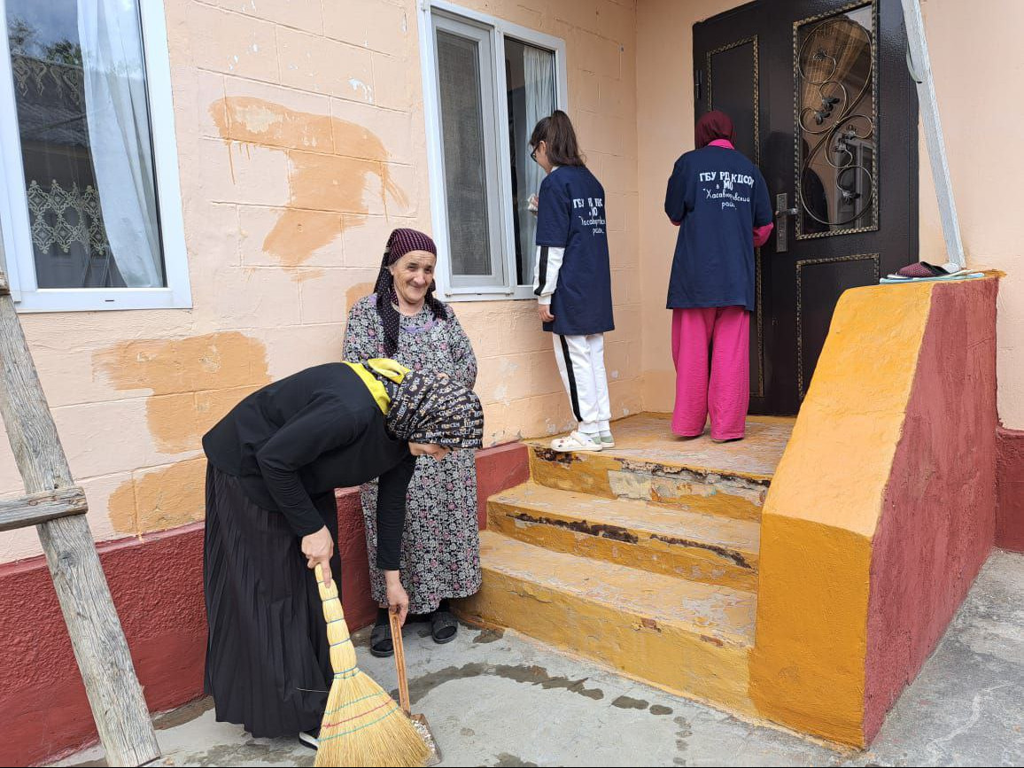 Совместная работа волонтеров и социальных работников